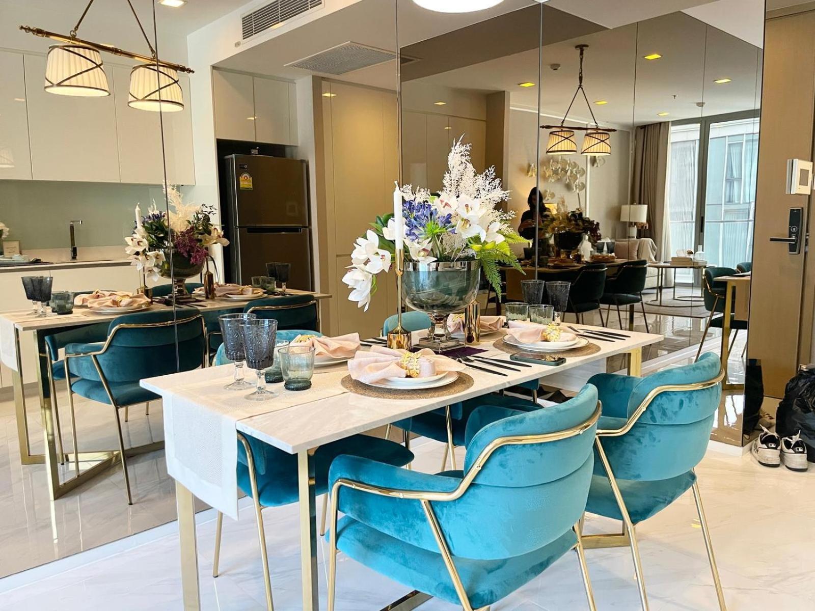 Luxury Modern Location Nana Asoke 65sqm 2 Bed 2 Bathroom Sleeps 4 Apartment