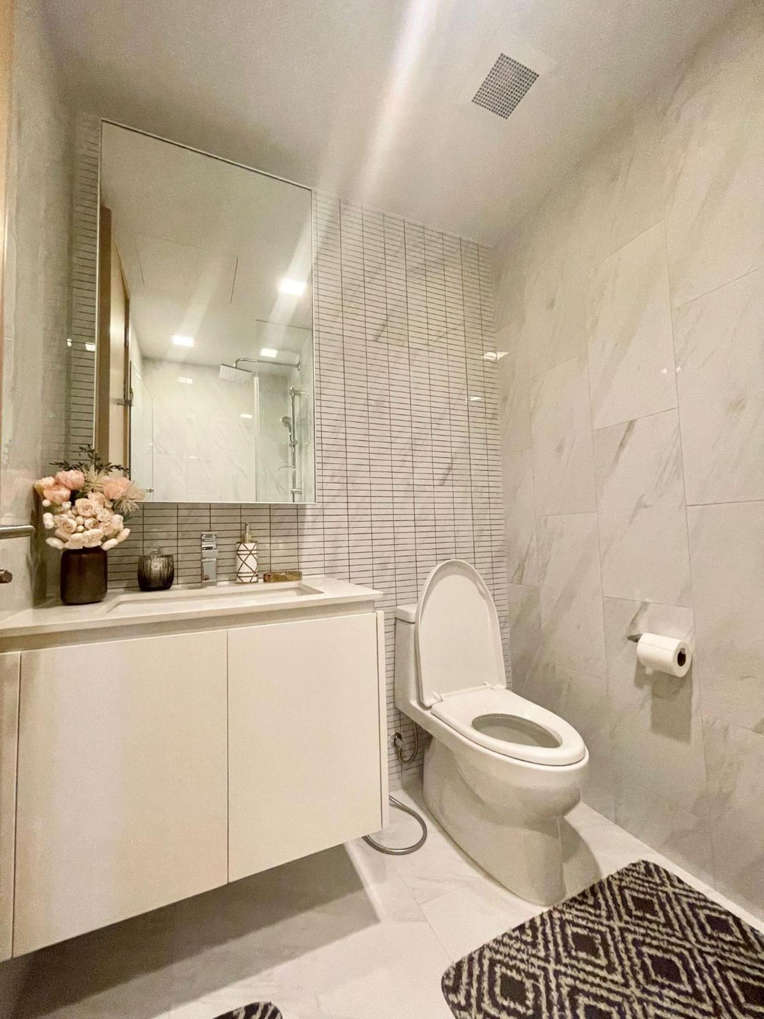 Luxury Modern Location Nana Asoke 65sqm 2 Bed 2 Bathroom Sleeps 4 Apartment Bangkok