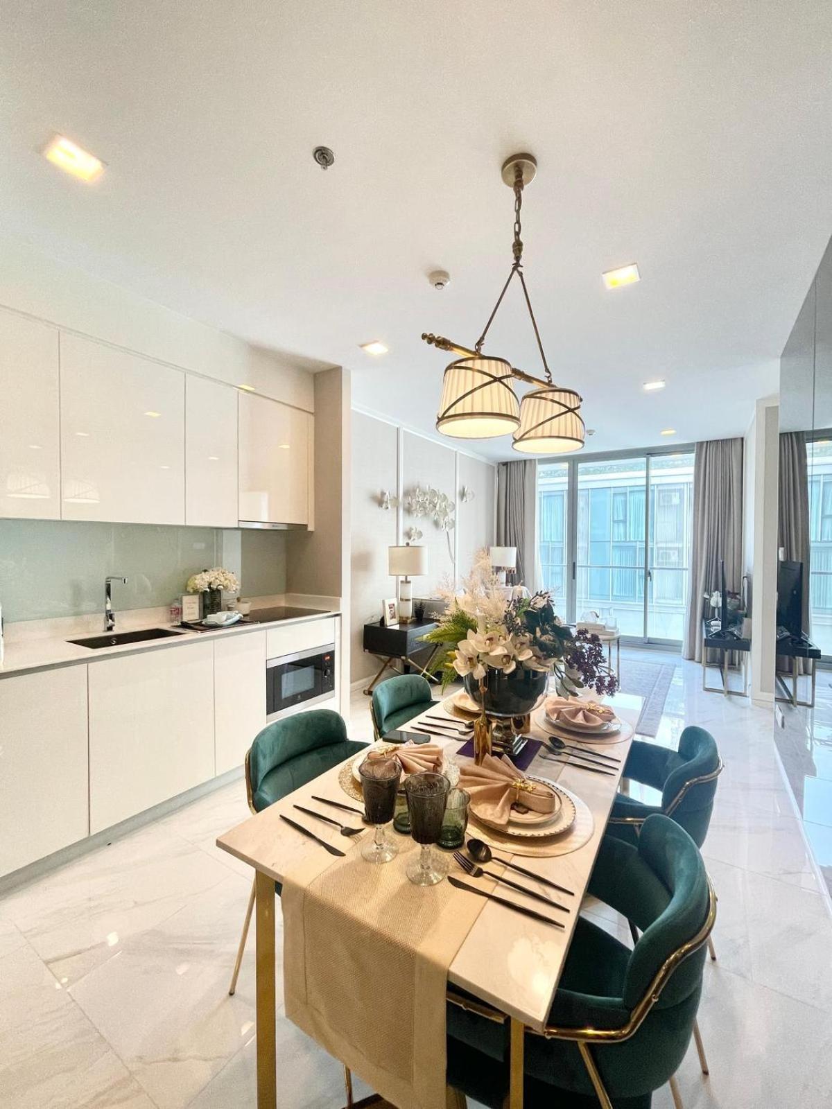 Luxury Modern Location Nana Asoke 65sqm 2 Bed 2 Bathroom Sleeps 4 Apartment