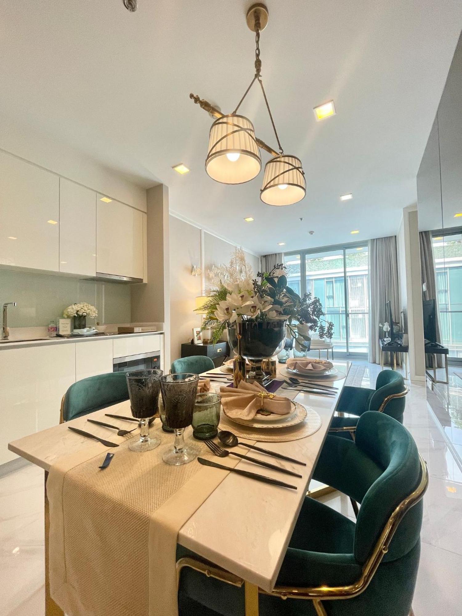 Apartment Luxury Modern Location Nana Asoke 65sqm 2 Bed 2 Bathroom Sleeps 4 *