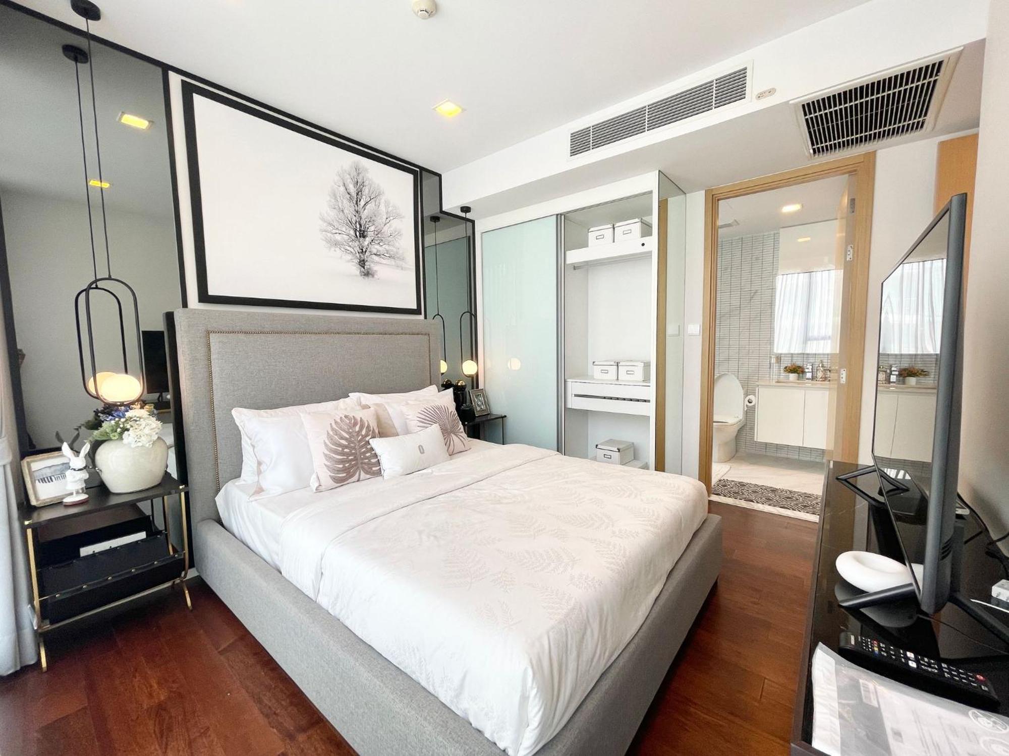 Apartment Luxury Modern Location Nana Asoke 65sqm 2 Bed 2 Bathroom Sleeps 4 Bangkok